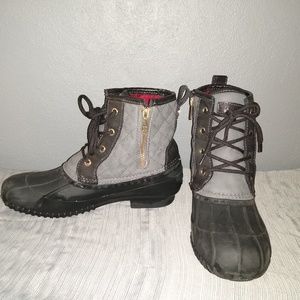 Size 10 Tommy Hilfiger Gray Quilted Duck Boots